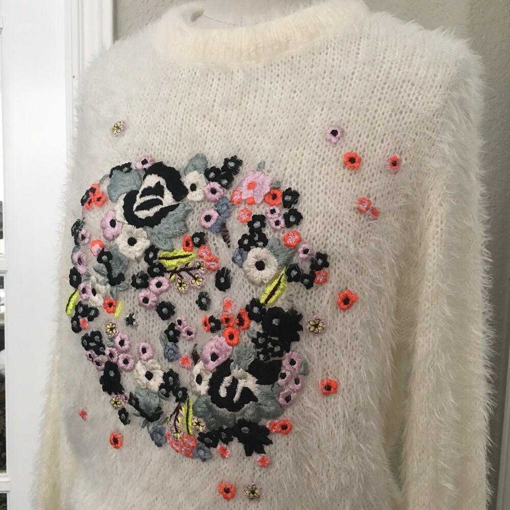 EUC Erdem Fuzzy White Embroidered Flower Super Soft Sweater S - Picture 3 of 5